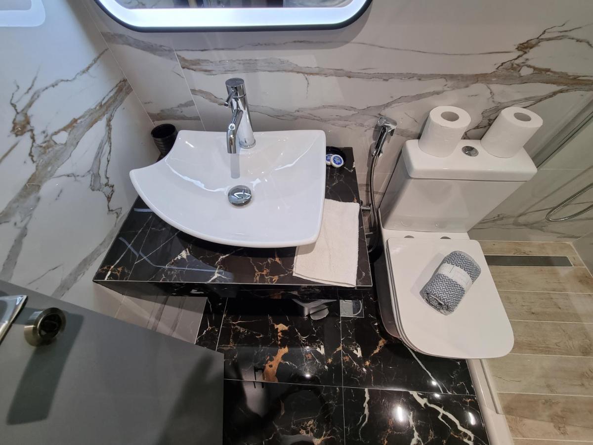 Space Apartment *